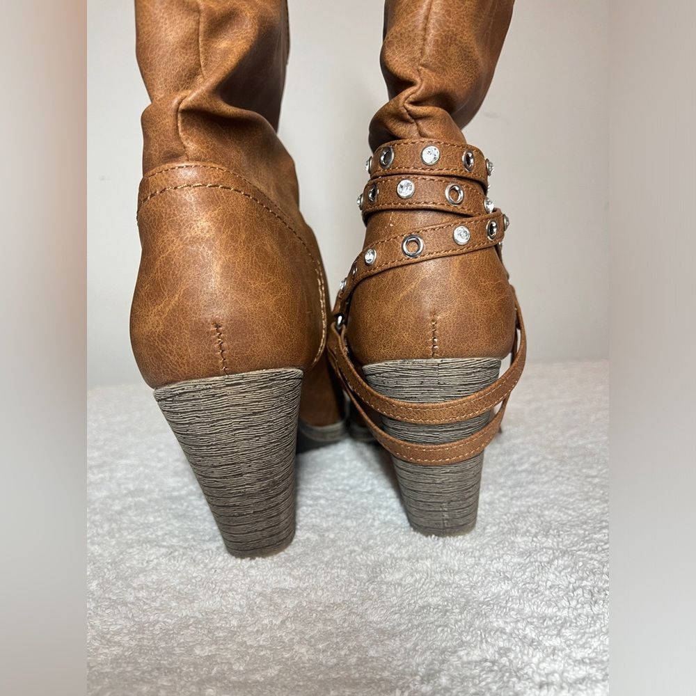 Daisy Fuentes, Sz 5.5 Brown Boots, Booties Western style Rhinestone accents. - Picture 5 of 9